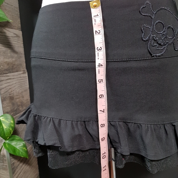 Y2K Era Black Mini Skirt With Skull - Picture 5 of 7